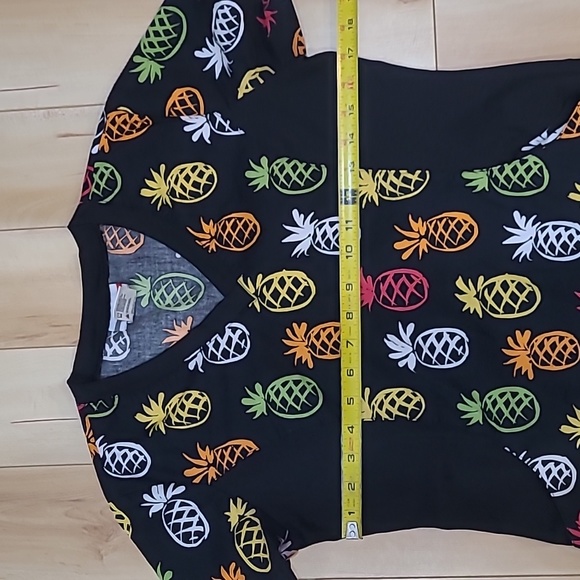 White Cross women's XS scrub top - Picture 4 of 4